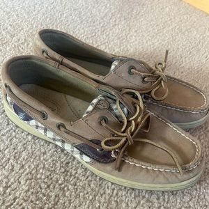 Sherry dock shoes. Tan with purple plaid